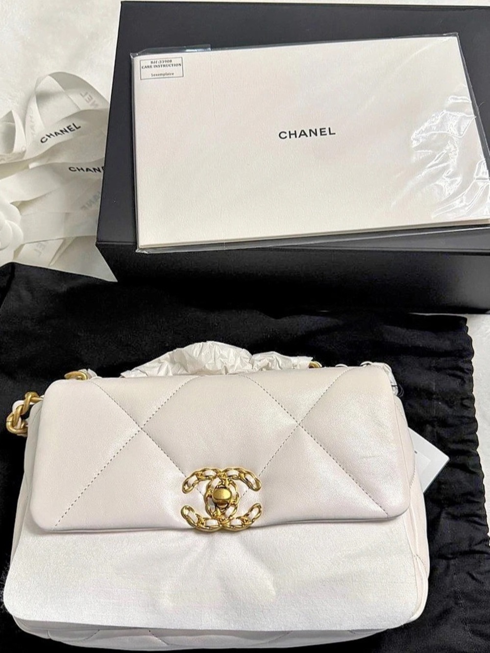 Chanel 19 Flap Bag Quilted Shoulder Bag in White